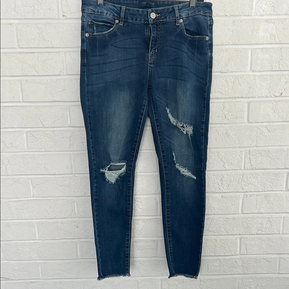 Just USA Women's Distressed Cropped Blue Jeans with Rips Size 30 - Picture 1 of 9